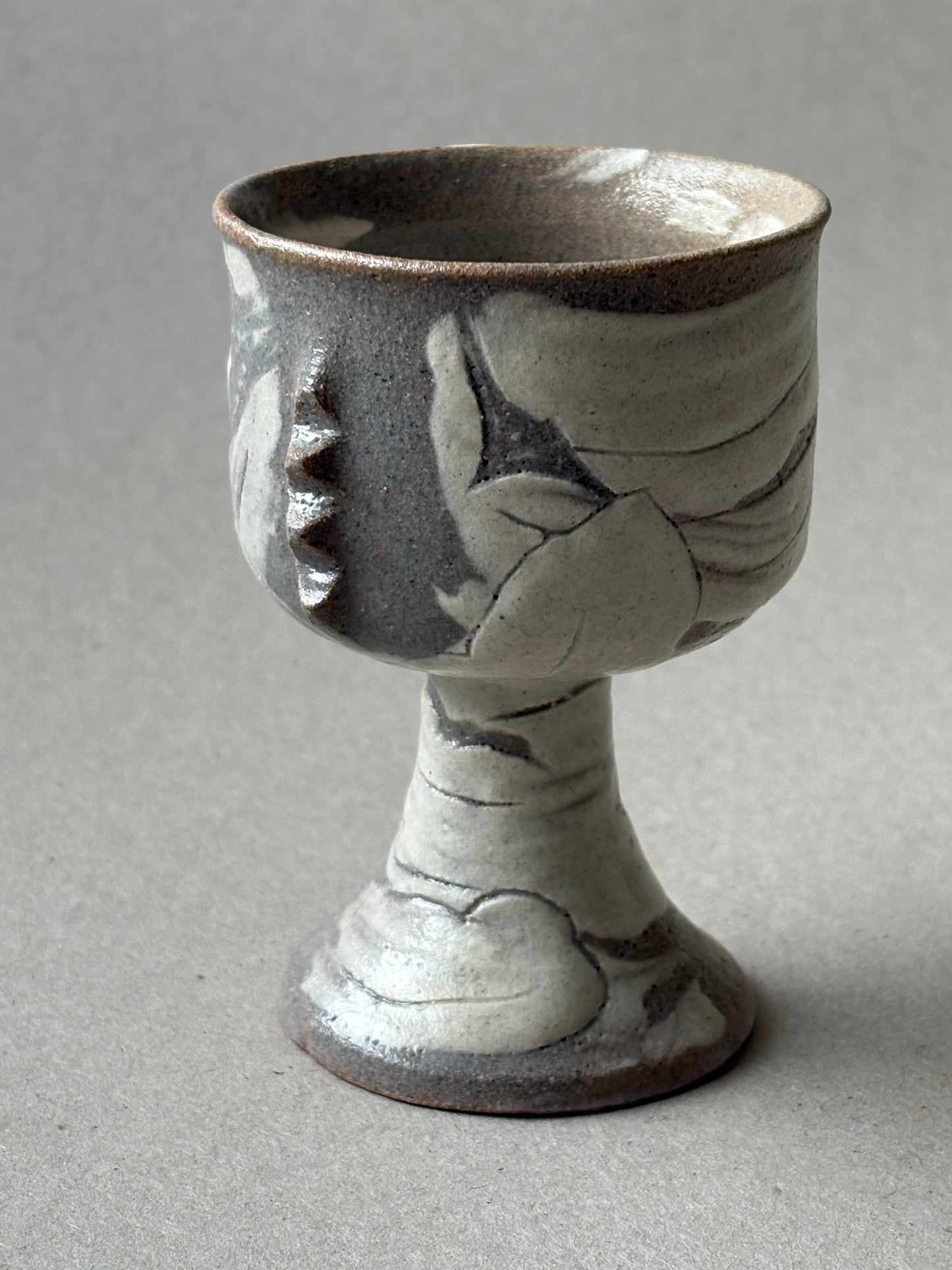 Guiyal stem tea cup with yang-i feature