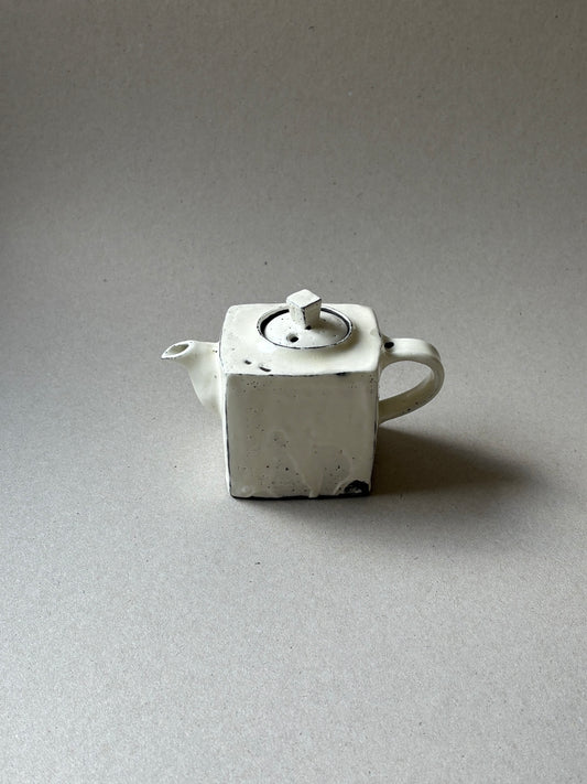 Square tea pot