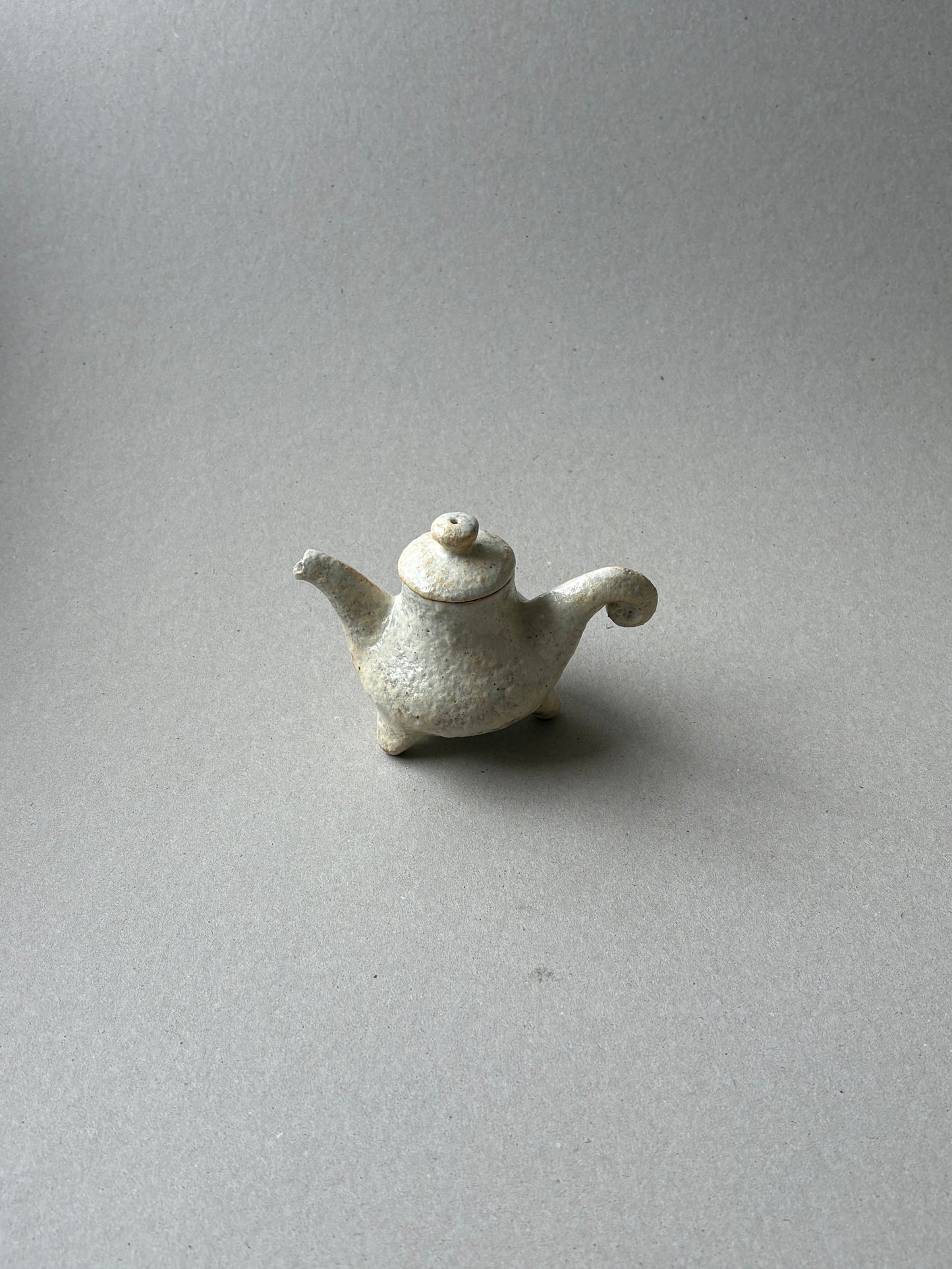 Three legged tea pot