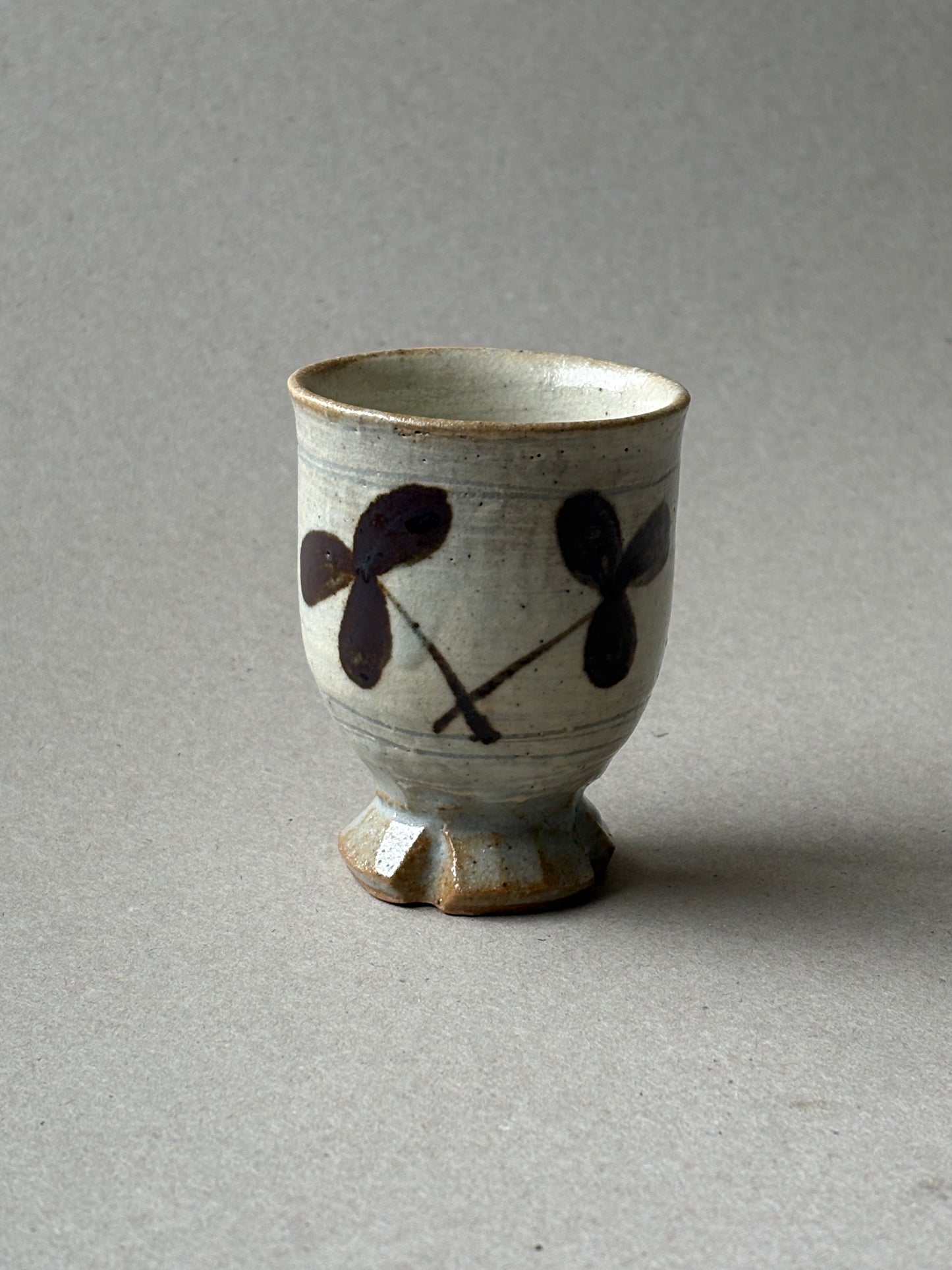 Footed teacup with a foliage motif 01