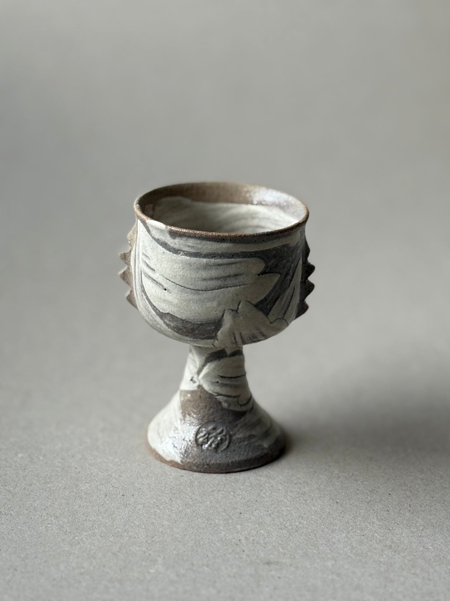 Guiyal stem tea cup with yang-i feature