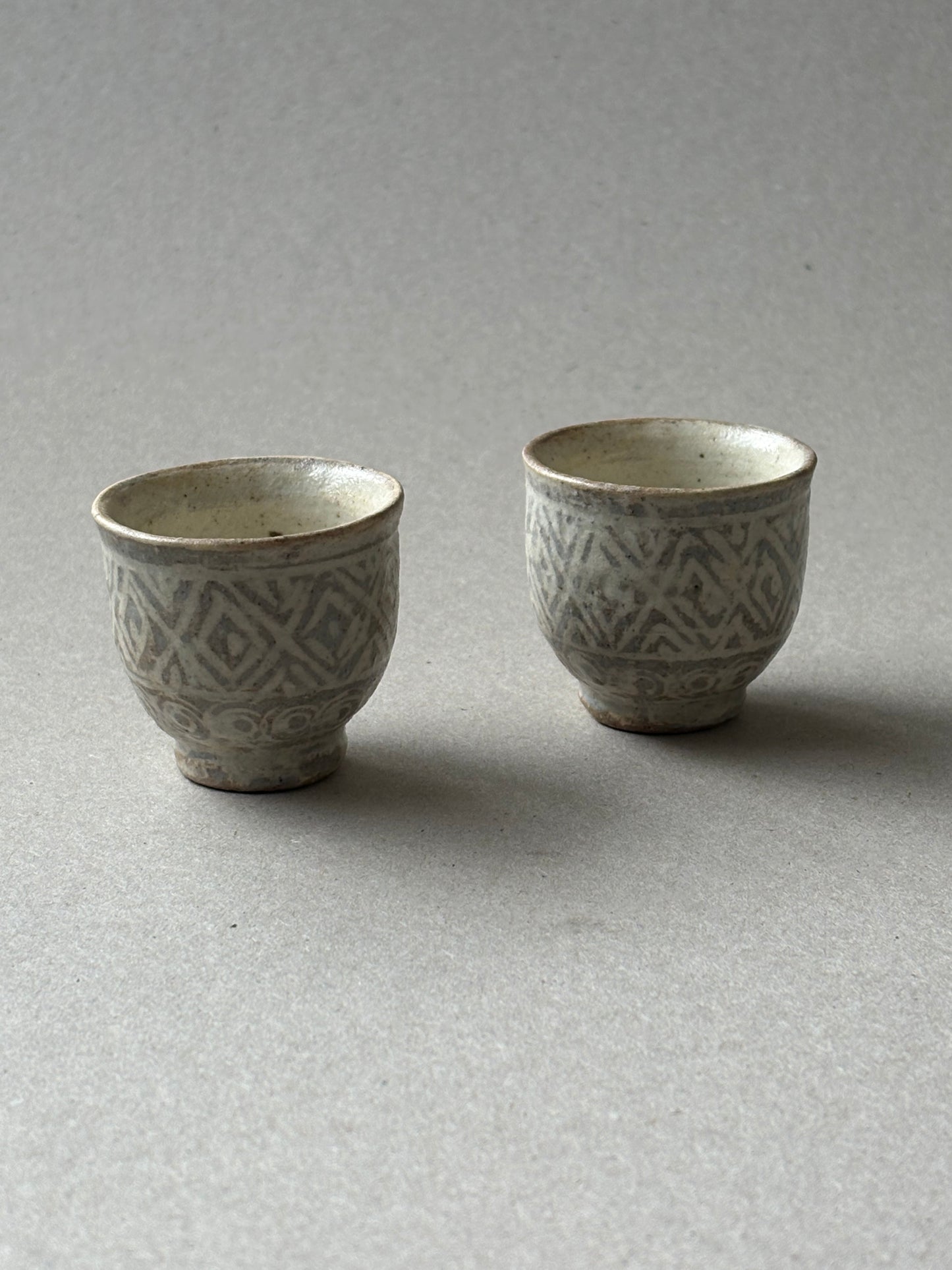 Inlaid tea cups