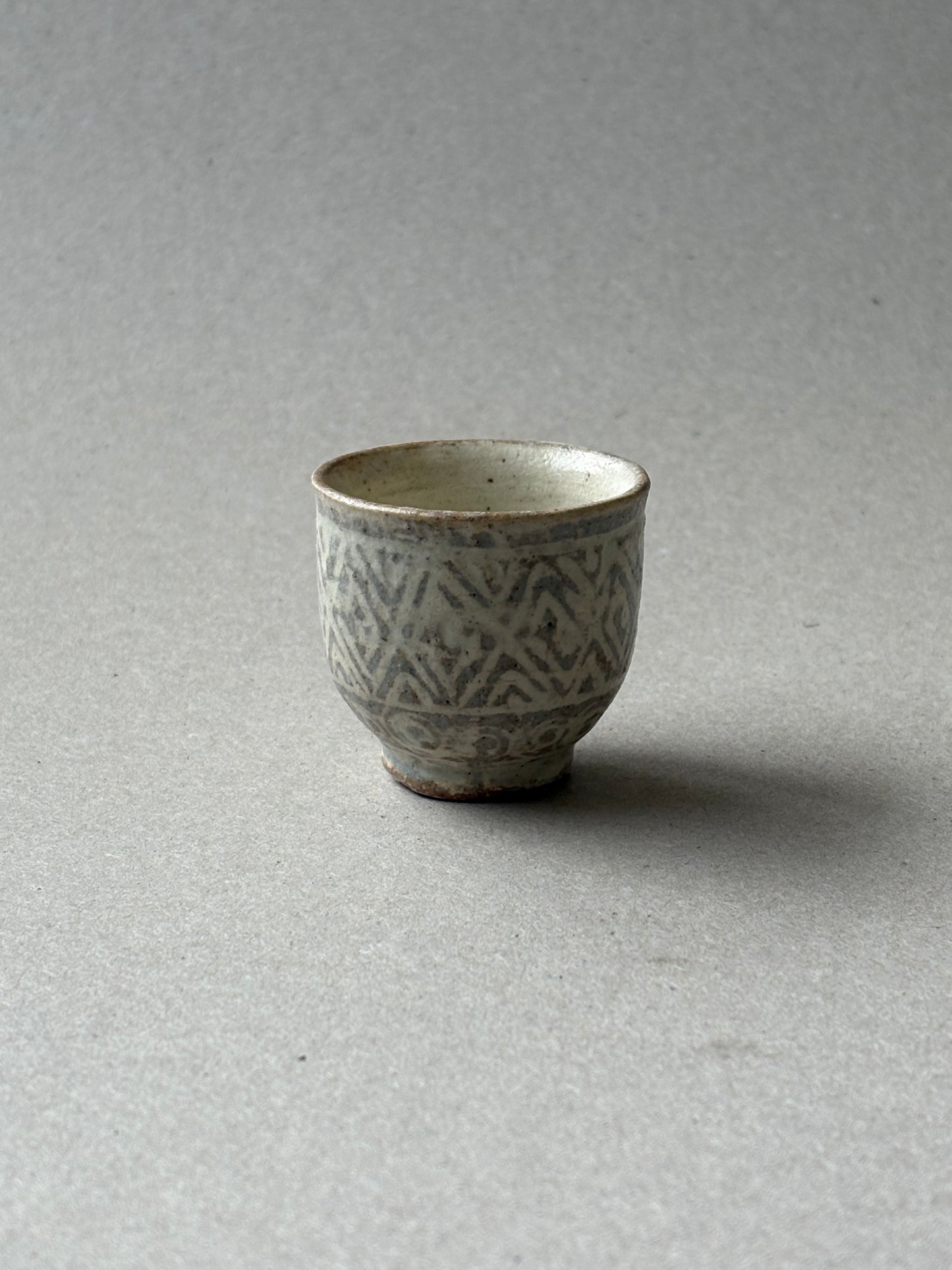 Inlaid tea cups