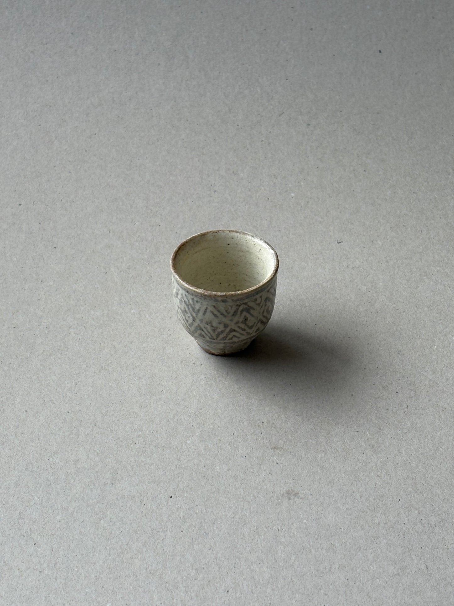 Inlaid tea cups